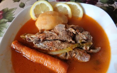 Πεντανόστιμη παραδοσιακή γίδα βραστή από την Σία Λαδά