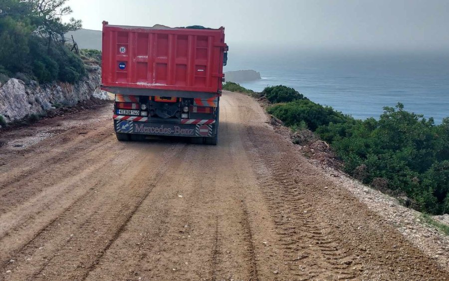 Ξεκίνησε η ασφαλτόστρωση στη θέση Κούνουπας της κοινότητας Σουλλάρων