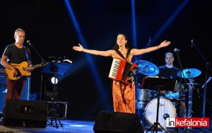 Αργοστόλι: Ένα εξαιρετικό μουσικό... ταξίδι με την υπέροχη Μιρέλα Πάχου! (εικόνες/video)