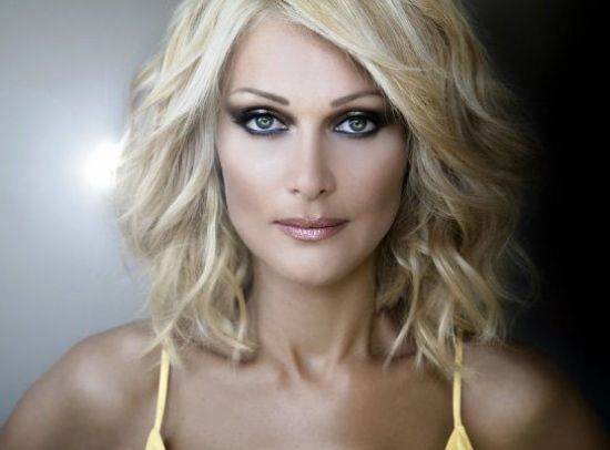 Νατάσα Θεοδωρίδου : Αγνώριστη χωρίς μακιγιαζ!