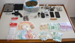 Εξαρθρώθηκε οργανωμένο κύκλωμα διακίνησης ναρκωτικών στην Κεφαλονιά - Συνελήφθησαν 4 άτομα του ηγετικού πύρινα - Στην υπόθεση εμπλέκονται άλλοι 34