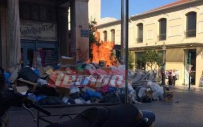 Λαμπάδιασαν κάδοι στο κέντρο της Πάτρας - Αποπνικτική η ατμόσφαιρα