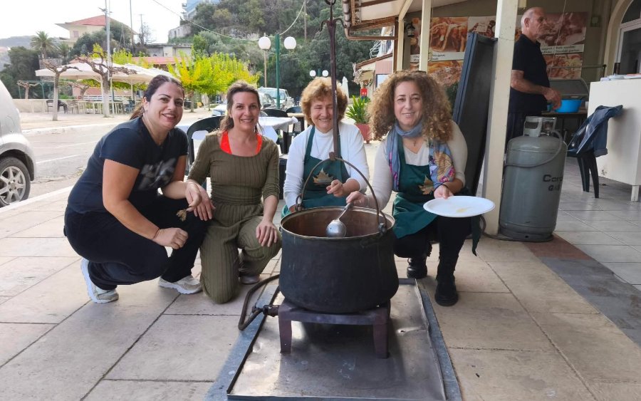 Απίθανες μυρωδιές και πλήθος κόσμου στα Μπουρμπουρέλια του «Πρόνησου» στον Πόρο!