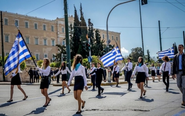 Μαθητικές παρελάσεις: Αλλάζει ο τρόπος που θα επιλέγονται οι σημαιοφόροι