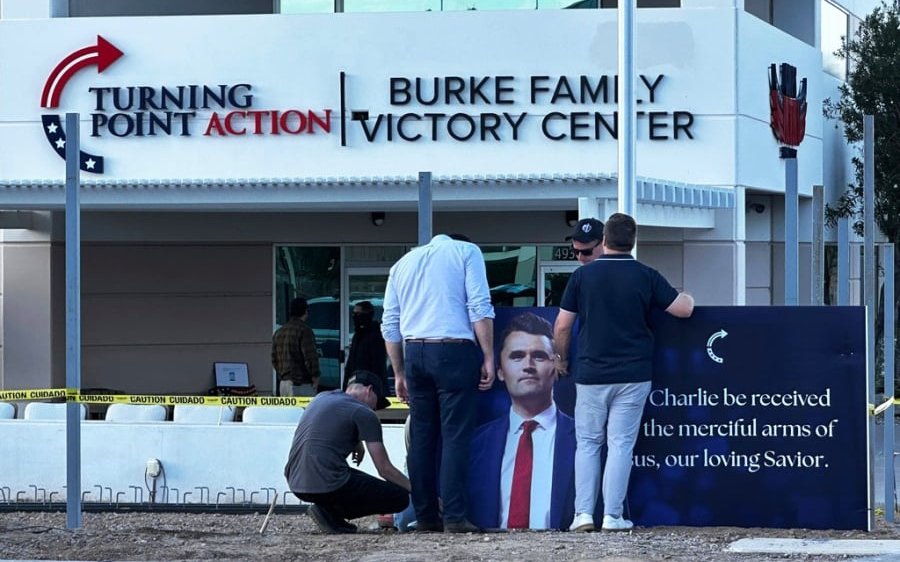 Η δολοφονία του Τσάρλι Κερκ απειλεί να ανοίξει το κουτί της Πανδώρας στην Αμερική