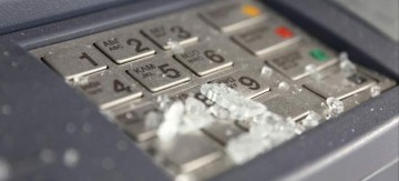 Προσοχή στα «παγιδευμένα» ΑΤΜ: Οσα πρέπει να γνωρίζουν οι πολίτες για μην πέσουν θύματα κλοπής