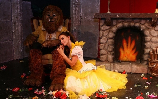 Το μικρό θέατρο Λάρισας & "Η πεντάμορφη & το τέρας" στην Κεφαλονιά!