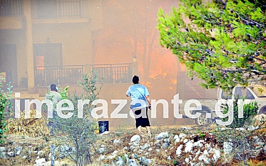 Ζάκυνθος: Στις φλόγες σπίτια και καταστήματα στην Αναφωνήτρια (ανανεωμένο)