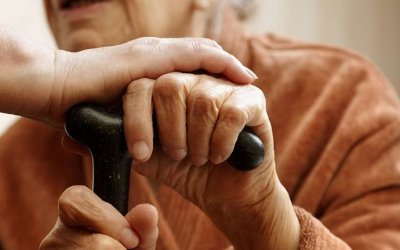 Ζητείται κυρία για φύλαξη ηλικιωμένης στα Βλαχάτα