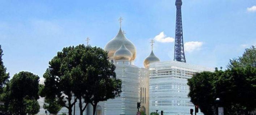 Οι τρούλοι του Πούτιν κατακτούν το Παρίσι -Ετοιμη η ρωσική εκκλησία δίπλα στον Αϊφελ [εικόνες]