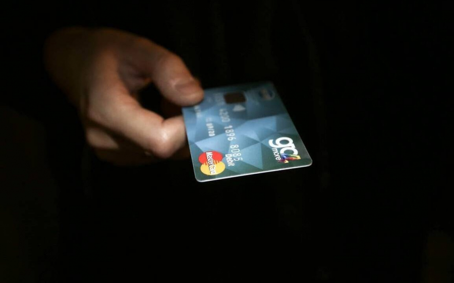 Όρια στις συναλλαγές με ανώνυμες προπληρωμένες κάρτες φέρνει το νομοσχέδιο για το ξέπλυμα