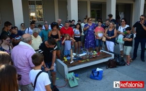 Μαθητές και Φυσικοί «βομβάρδισαν» την Κεντρική πλατεία Αργοστολίου! (εικόνες + video)