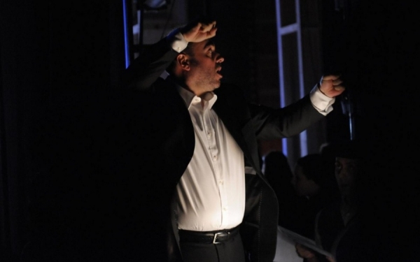 Ο Αγαθάγγελος Γεωργακάτος διευθύνει το ανδρικό φωνητικό σύνολο ΜεῙΖοΝ στην πρώτη του εμφάνιση στο Μέγαρο Μουσικής Αθηνών