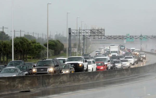 Η Ιρμα χτυπά την Κούβα-εκατομμύρια εγκαταλείπουν την Φλόριντα